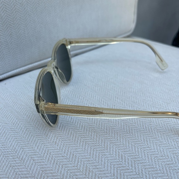 AUTHENTIC Burberry - Picture 2 of 4